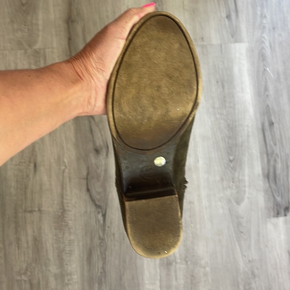 EUC LUCKY BRAND  ARMY GREEN SUEDE BOOTIES - Picture 3 of 3